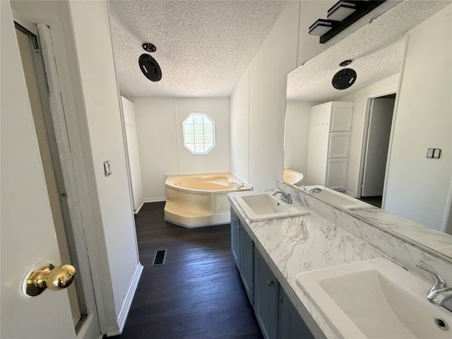 1010 Glen Brook Drive, Pecan Hill, TX 75165
