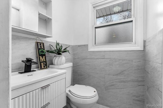 24729 Kinsel Street, Southfield, MI 48033