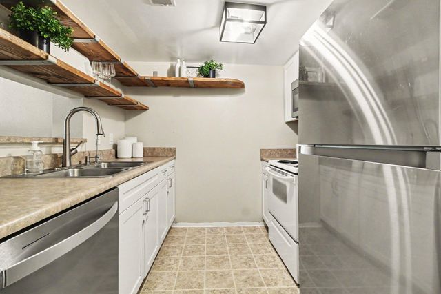 2103 Stone School Circle, Ann Arbor, MI 48108