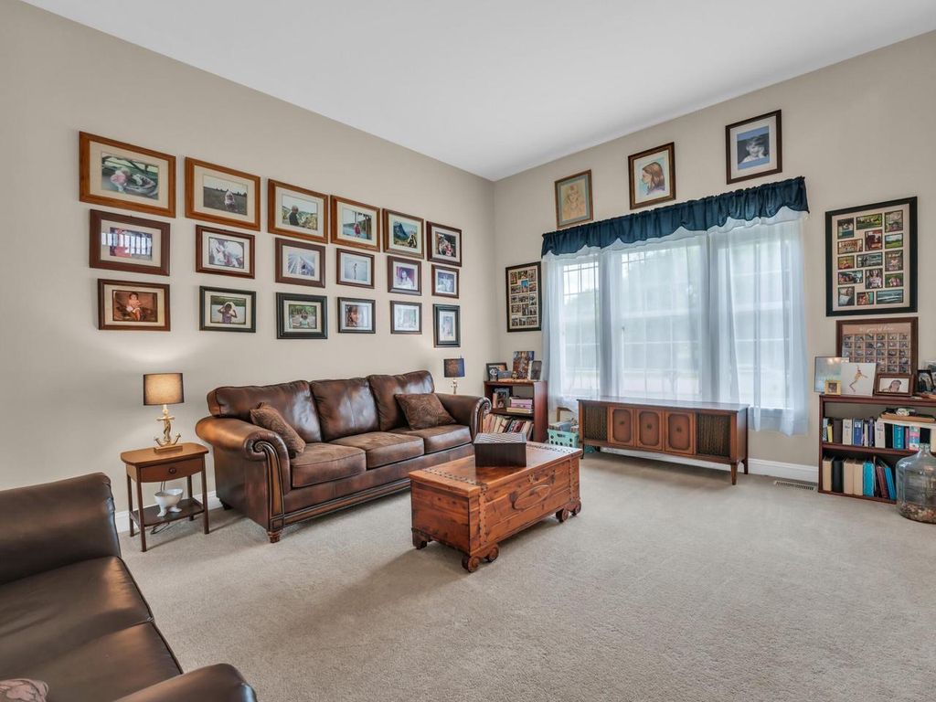 220 Highland WAY, Lake Geneva, WI 53147