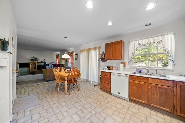 408 Sherwood Dr, Beaver, PA 15009