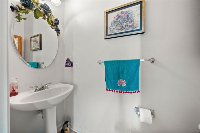 408 Sherwood Dr, Beaver, PA 15009