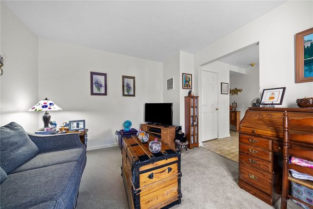 408 Sherwood Dr, Beaver, PA 15009