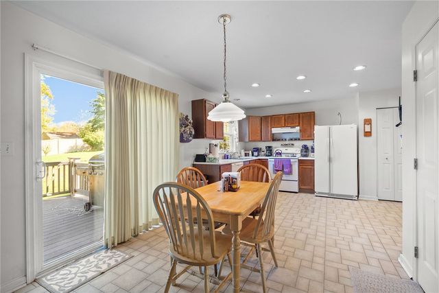 408 Sherwood Dr, Beaver, PA 15009