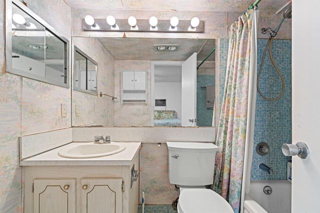 171 Windsor H, West Palm Beach, FL 33417