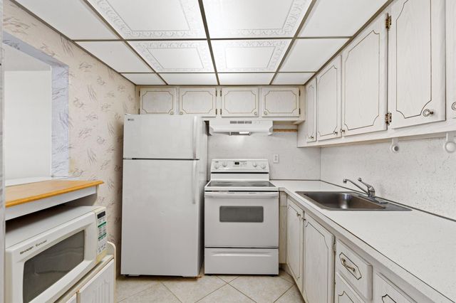 171 Windsor H, West Palm Beach, FL 33417