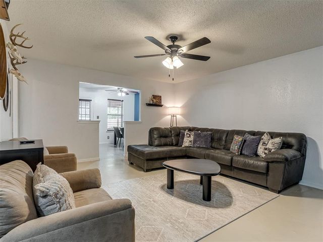 659 W Forest Drive, Mustang, OK 73064