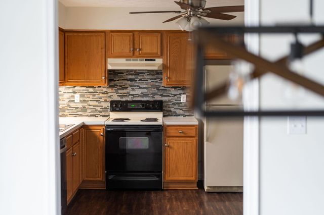 702 STONEWALL CIR, Staunton, VA 24401