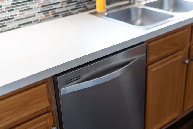 702 STONEWALL CIR, Staunton, VA 24401