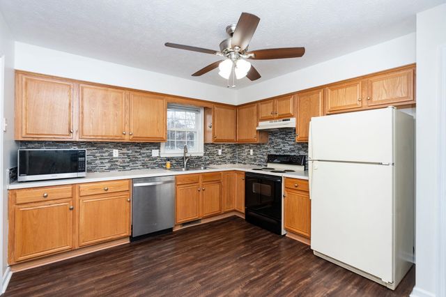 702 STONEWALL CIR, Staunton, VA 24401