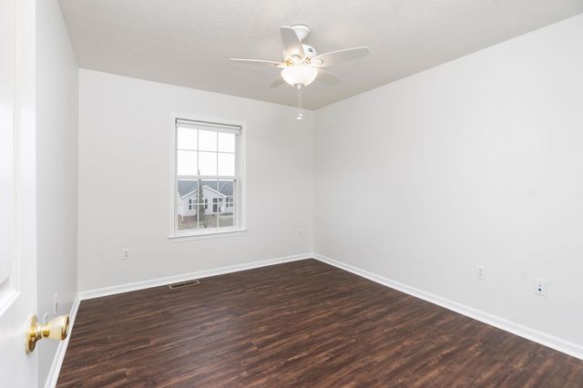 702 STONEWALL CIR, Staunton, VA 24401