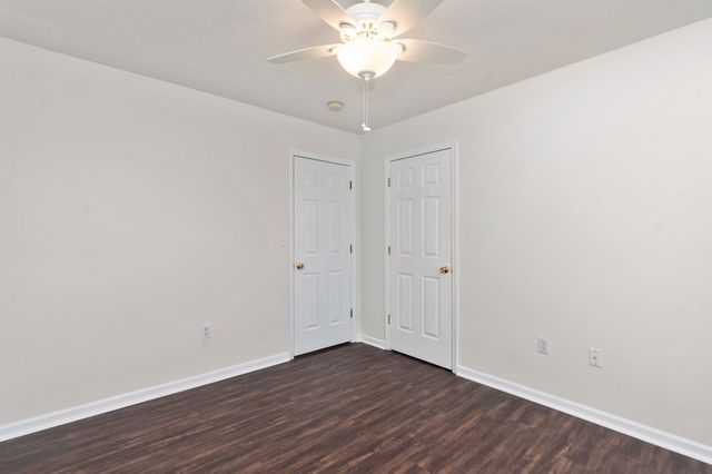 702 STONEWALL CIR, Staunton, VA 24401