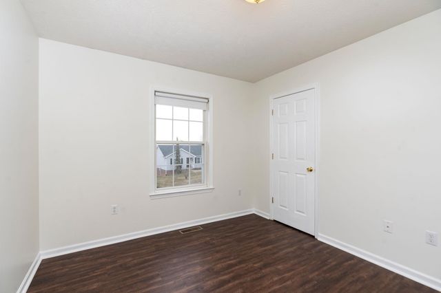 702 STONEWALL CIR, Staunton, VA 24401