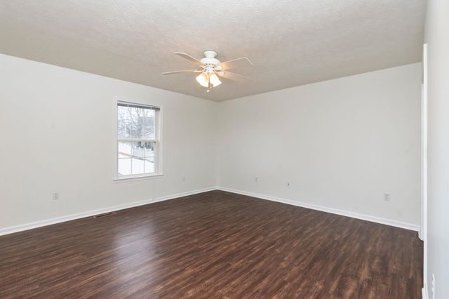 702 STONEWALL CIR, Staunton, VA 24401