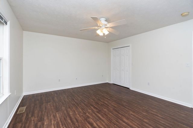 702 STONEWALL CIR, Staunton, VA 24401