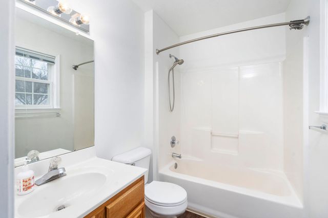 702 STONEWALL CIR, Staunton, VA 24401