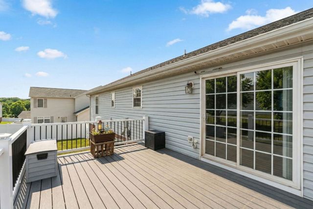 702 STONEWALL CIR, Staunton, VA 24401