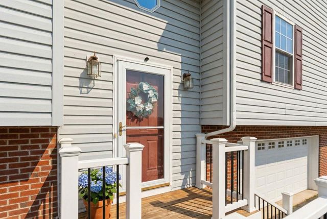 702 STONEWALL CIR, Staunton, VA 24401