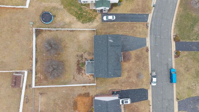 702 STONEWALL CIR, Staunton, VA 24401