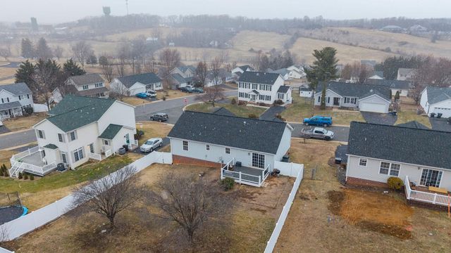 702 STONEWALL CIR, Staunton, VA 24401