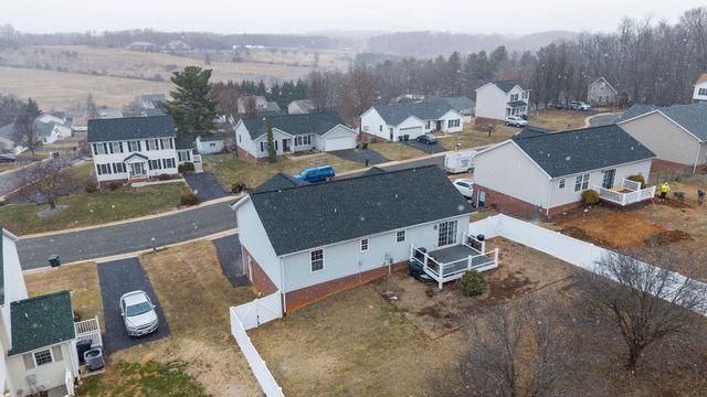 702 STONEWALL CIR, Staunton, VA 24401