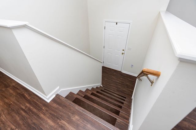 702 STONEWALL CIR, Staunton, VA 24401