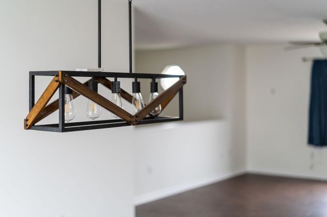 702 STONEWALL CIR, Staunton, VA 24401