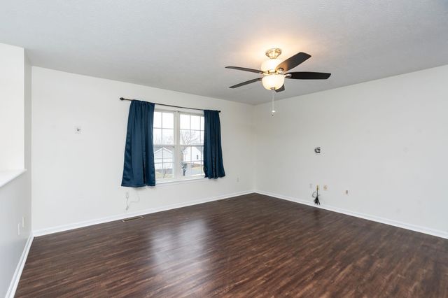 702 STONEWALL CIR, Staunton, VA 24401