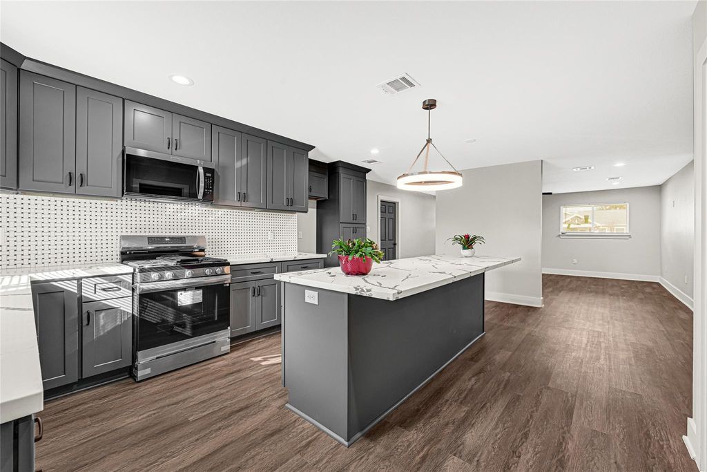 7614 Dixie Drive, Houston, TX 77087