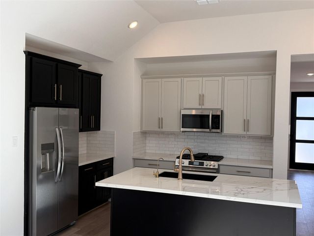 5111 Getty Lane, Iowa Colony, TX 77578