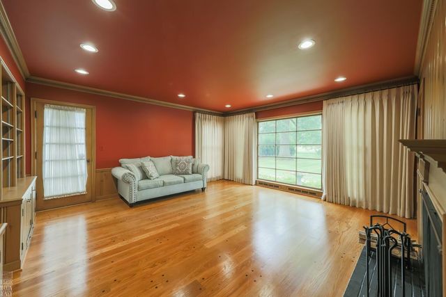 452 Chalfonte Avenue, Grosse Pointe Farms, MI 48236