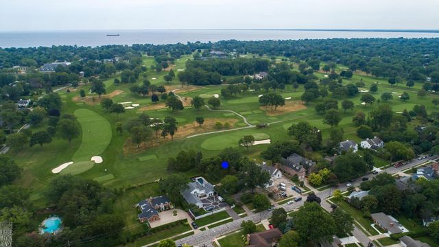 452 Chalfonte Avenue, Grosse Pointe Farms, MI 48236