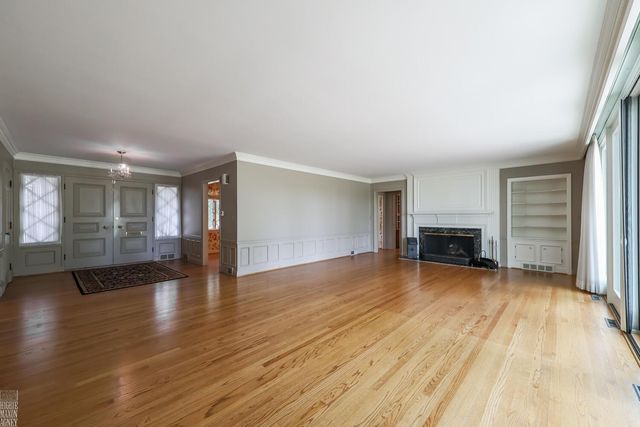 452 Chalfonte Avenue, Grosse Pointe Farms, MI 48236