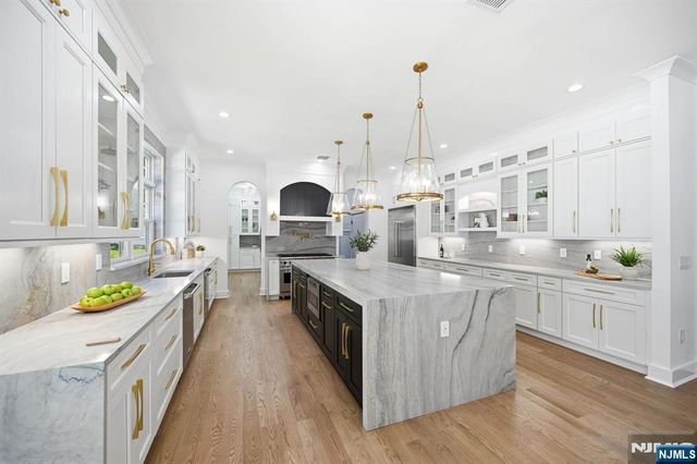 2 Wingate Drive, Livingston, NJ 07039