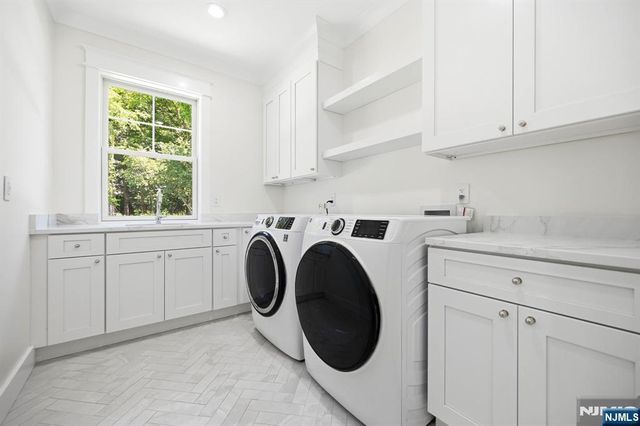 2 Wingate Drive, Livingston, NJ 07039