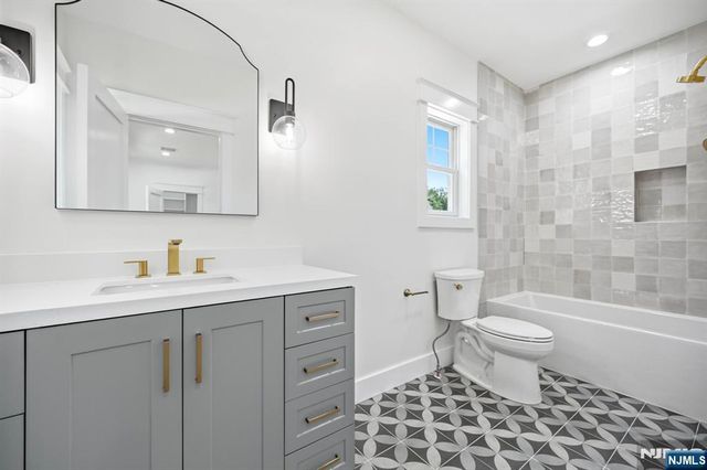 2 Wingate Drive, Livingston, NJ 07039