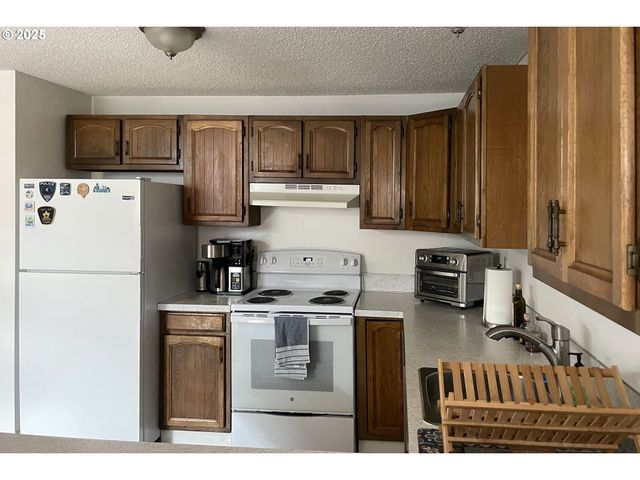 1265 S BEACH Dr, Seaside, OR 97138