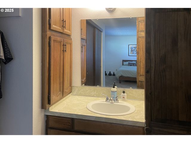 1265 S BEACH Dr, Seaside, OR 97138