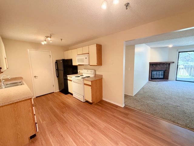 1360 Brook Street E, St. Charles, IL 60174