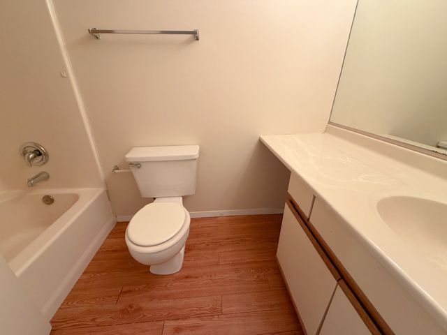1360 Brook Street E, St. Charles, IL 60174