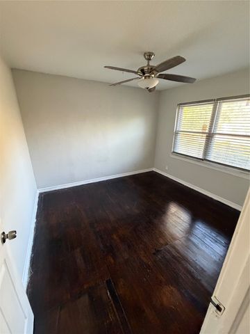 12220 Holt Drive, Dallas, TX 75218