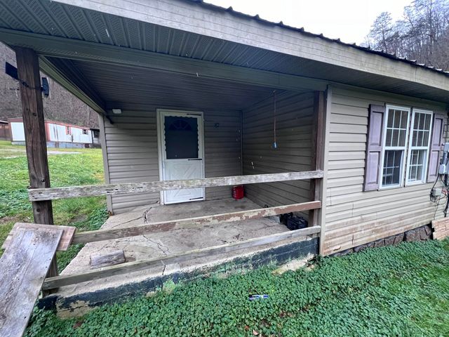 2613 Arkansas Creek Road, Martin, KY 41649