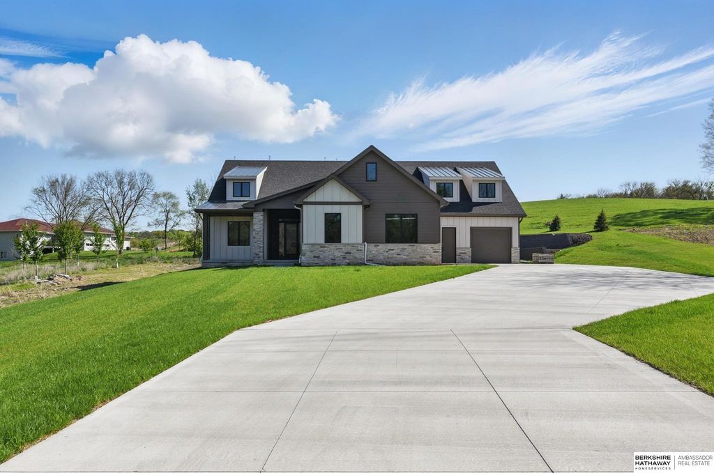 6511 Garvin Street, Omaha, NE 68152