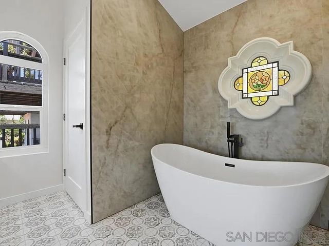 4008 Ampudia St, San Diego, CA 92110