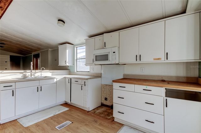 8719 S MEADOWVIEW CIRCLE, Tampa, FL 33625