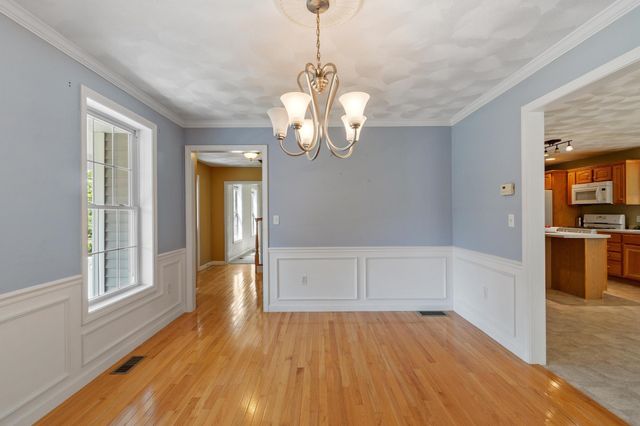 13 Lantern Drive, Sandown, NH 03873