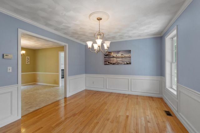 13 Lantern Drive, Sandown, NH 03873
