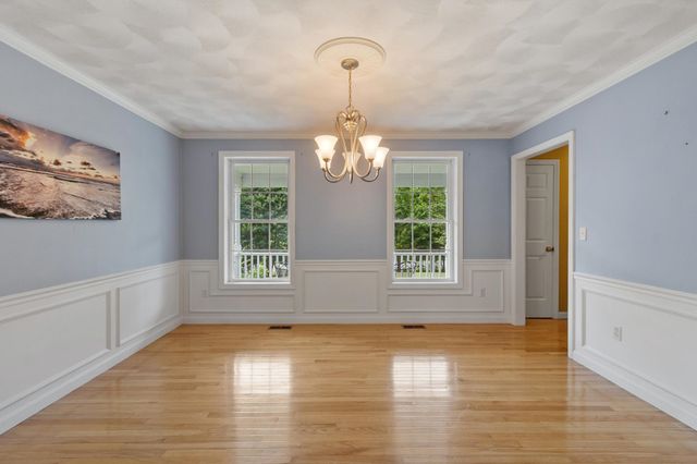 13 Lantern Drive, Sandown, NH 03873