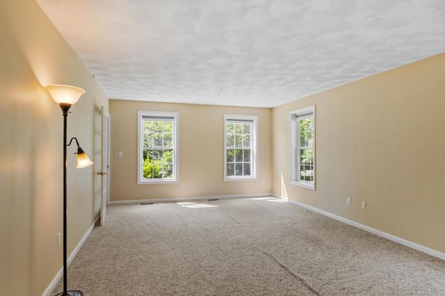 13 Lantern Drive, Sandown, NH 03873