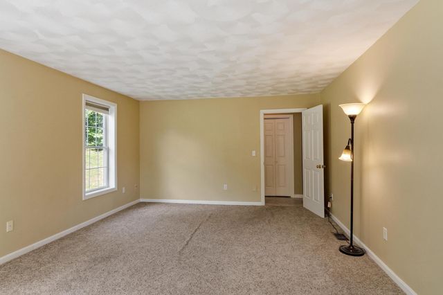 13 Lantern Drive, Sandown, NH 03873